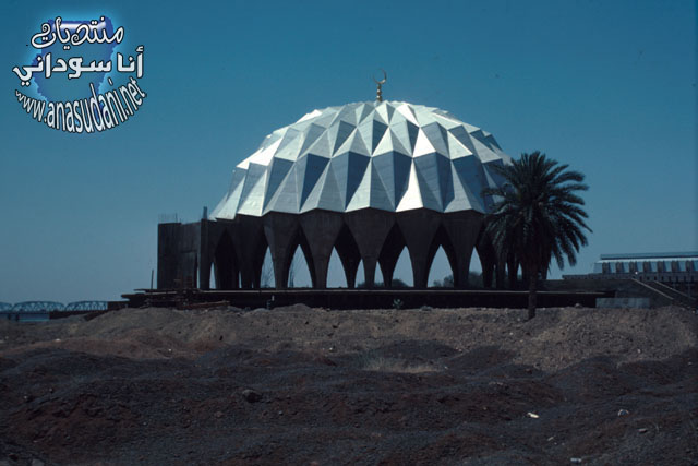 مسجد النيلين قبل اتمام البناء