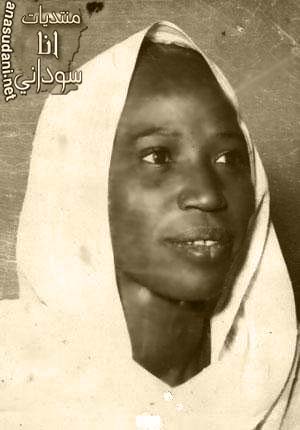 الفنانة عائشة الفلاتية.